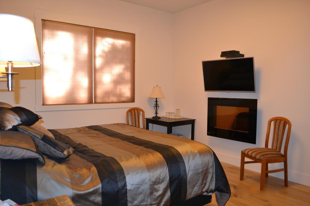 Radium Elk Park B & B راديوم هوت سبرينغز الغرفة الصورة