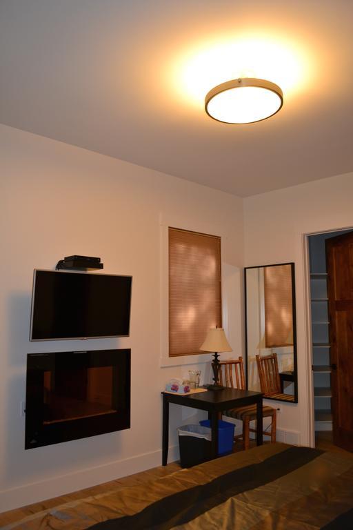 Radium Elk Park B & B راديوم هوت سبرينغز الغرفة الصورة