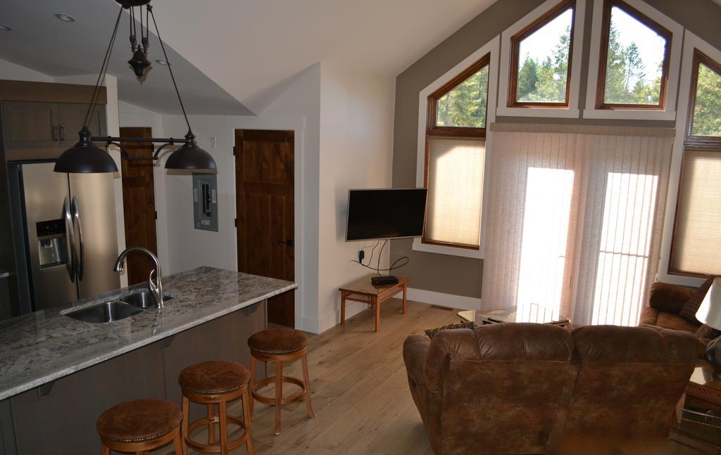 Radium Elk Park B & B راديوم هوت سبرينغز الغرفة الصورة